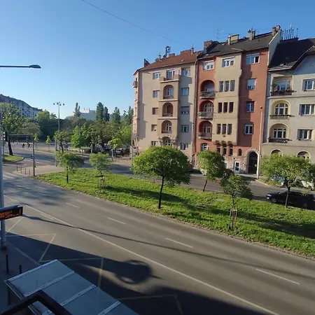 Cozy In Near Gellert Hill