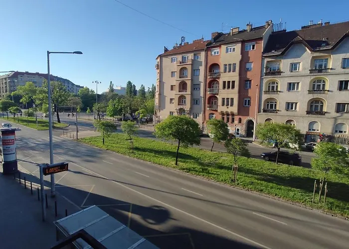 Cozy In Near Gellert Hill